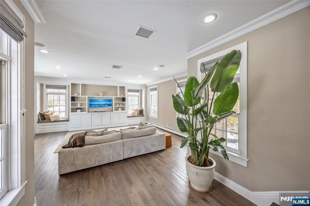 202 Chestnut Ridge Road, Saddle River, NJ 07458