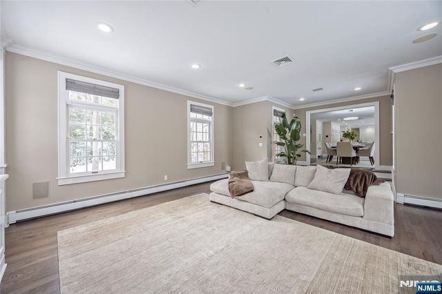 202 Chestnut Ridge Road, Saddle River, NJ 07458