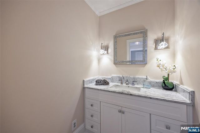 202 Chestnut Ridge Road, Saddle River, NJ 07458