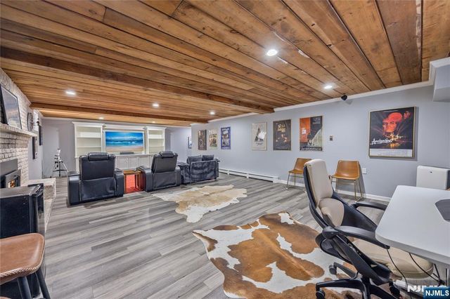 202 Chestnut Ridge Road, Saddle River, NJ 07458