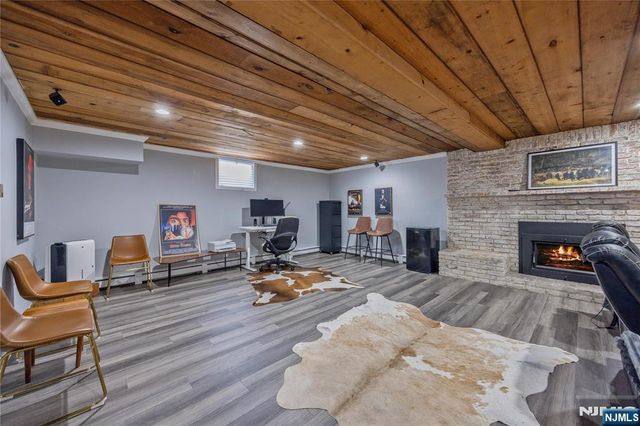 202 Chestnut Ridge Road, Saddle River, NJ 07458