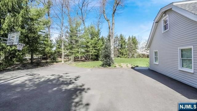 202 Chestnut Ridge Road, Saddle River, NJ 07458