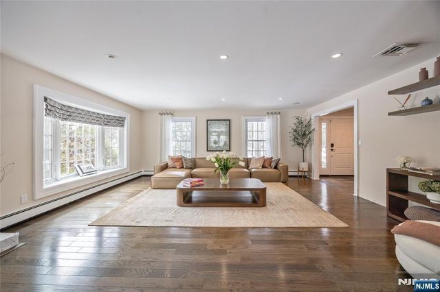 202 Chestnut Ridge Road, Saddle River, NJ 07458