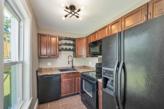 16 Brook Street, Derry, NH 03038