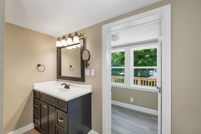 16 Brook Street, Derry, NH 03038