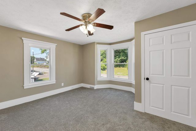 16 Brook Street, Derry, NH 03038