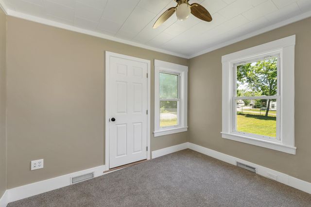 16 Brook Street, Derry, NH 03038