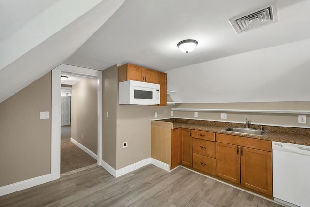 16 Brook Street, Derry, NH 03038