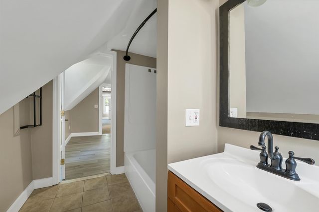 16 Brook Street, Derry, NH 03038