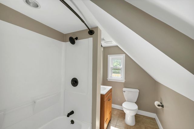 16 Brook Street, Derry, NH 03038