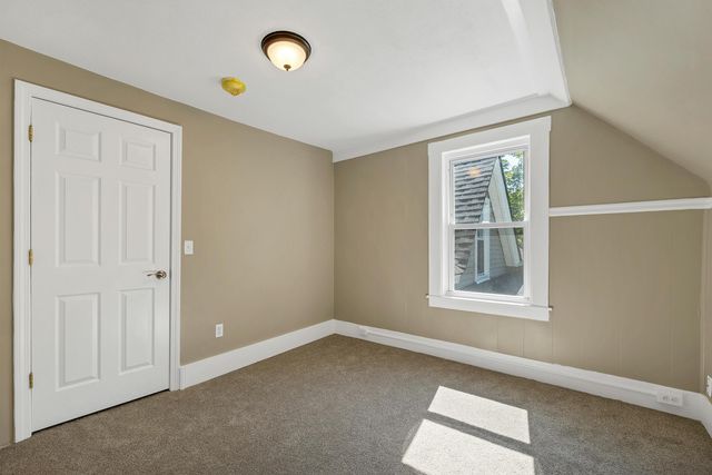 16 Brook Street, Derry, NH 03038