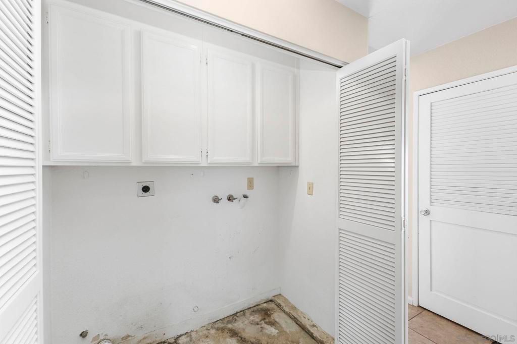 Image 11 of property listing at 4576 Villas Drive, Bonita, CA 91902