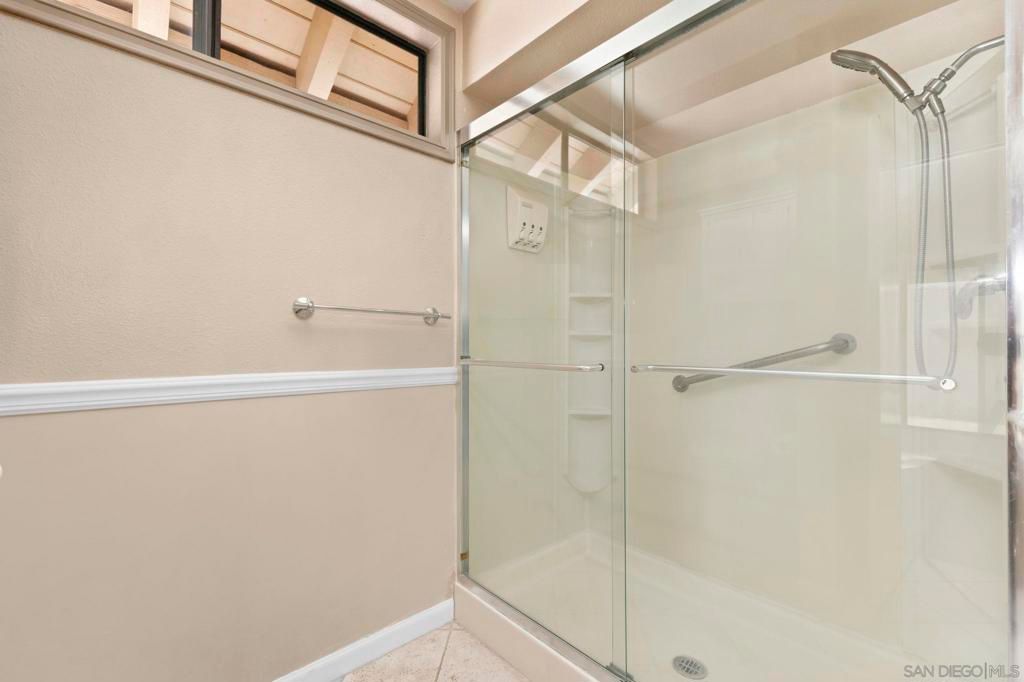 Image 15 of property listing at 4576 Villas Drive, Bonita, CA 91902