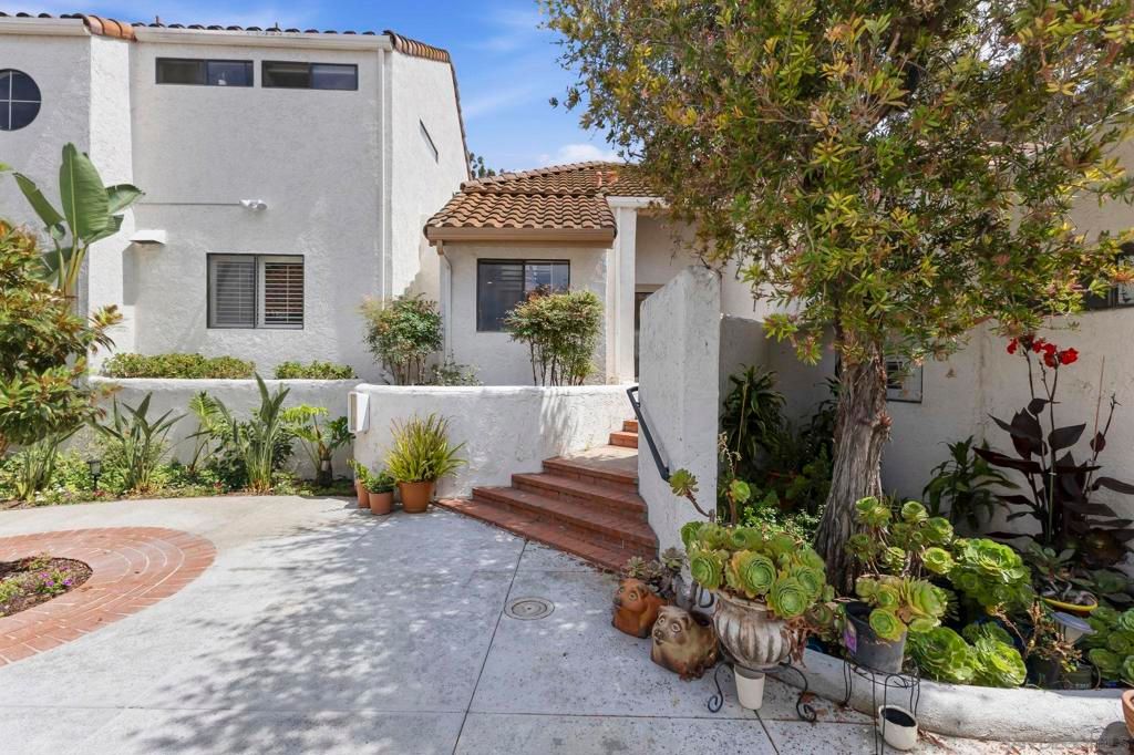 Image 27 of property listing at 4576 Villas Drive, Bonita, CA 91902