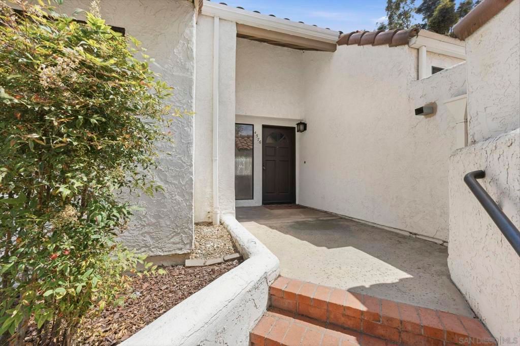 Image 28 of property listing at 4576 Villas Drive, Bonita, CA 91902