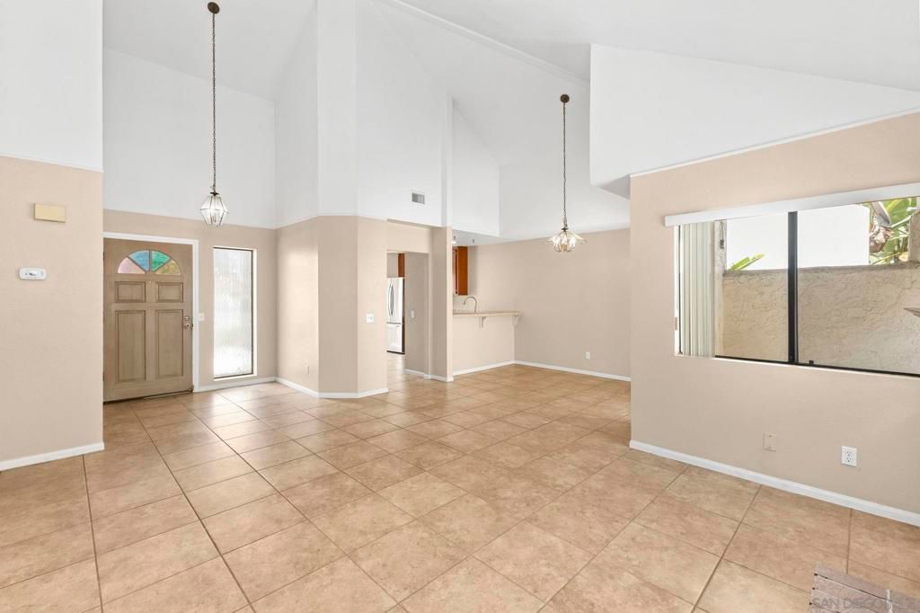 Image 3 of property listing at 4576 Villas Drive, Bonita, CA 91902