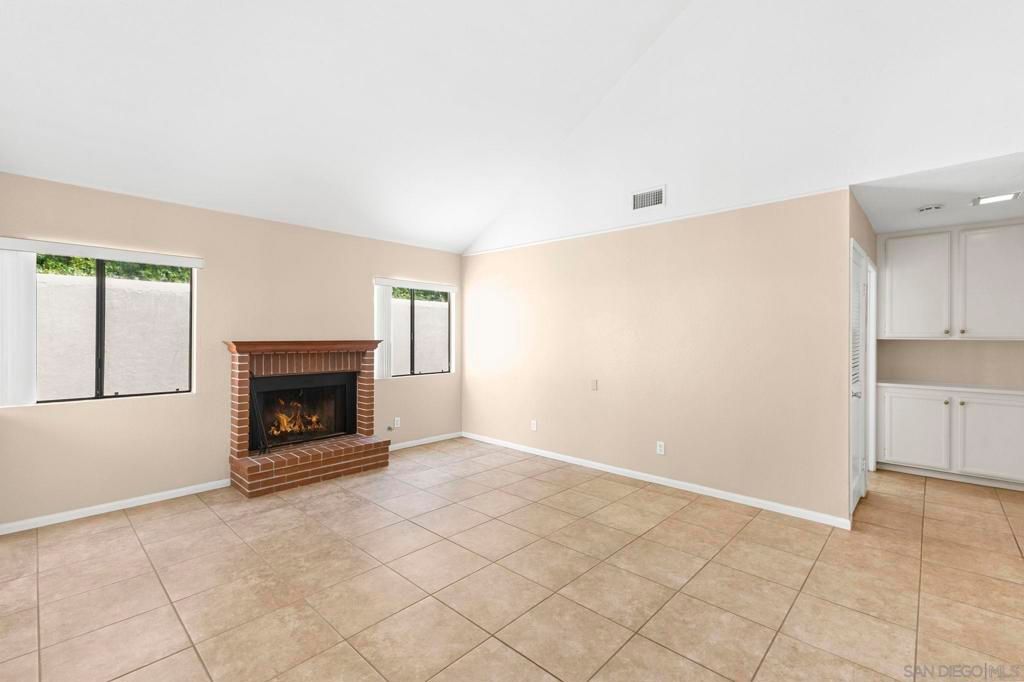 Image 31 of property listing at 4576 Villas Drive, Bonita, CA 91902