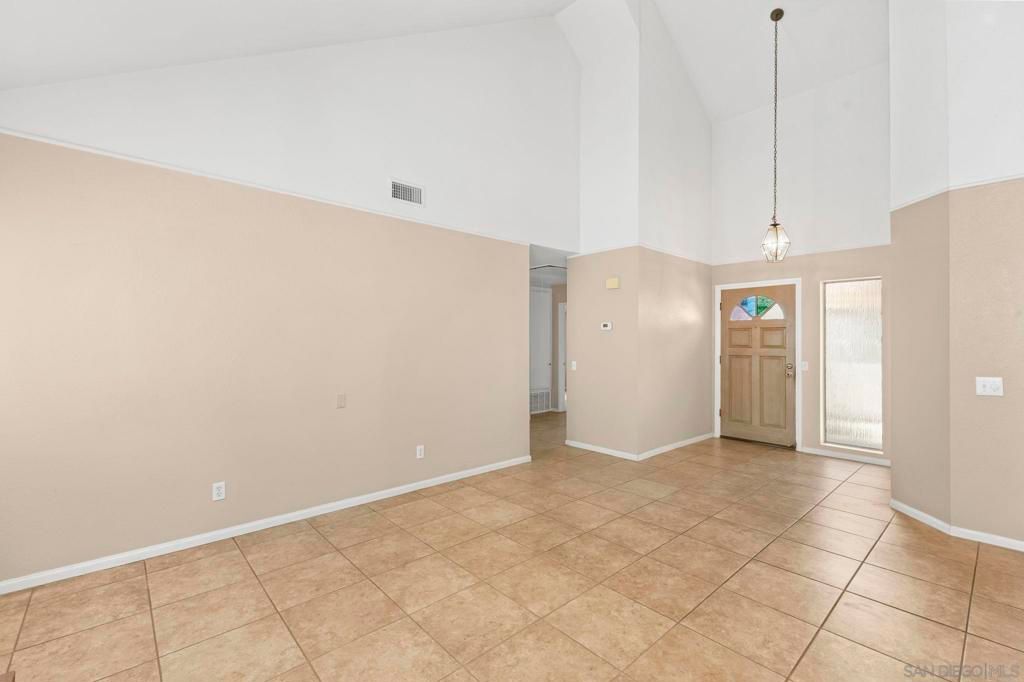 Image 32 of property listing at 4576 Villas Drive, Bonita, CA 91902