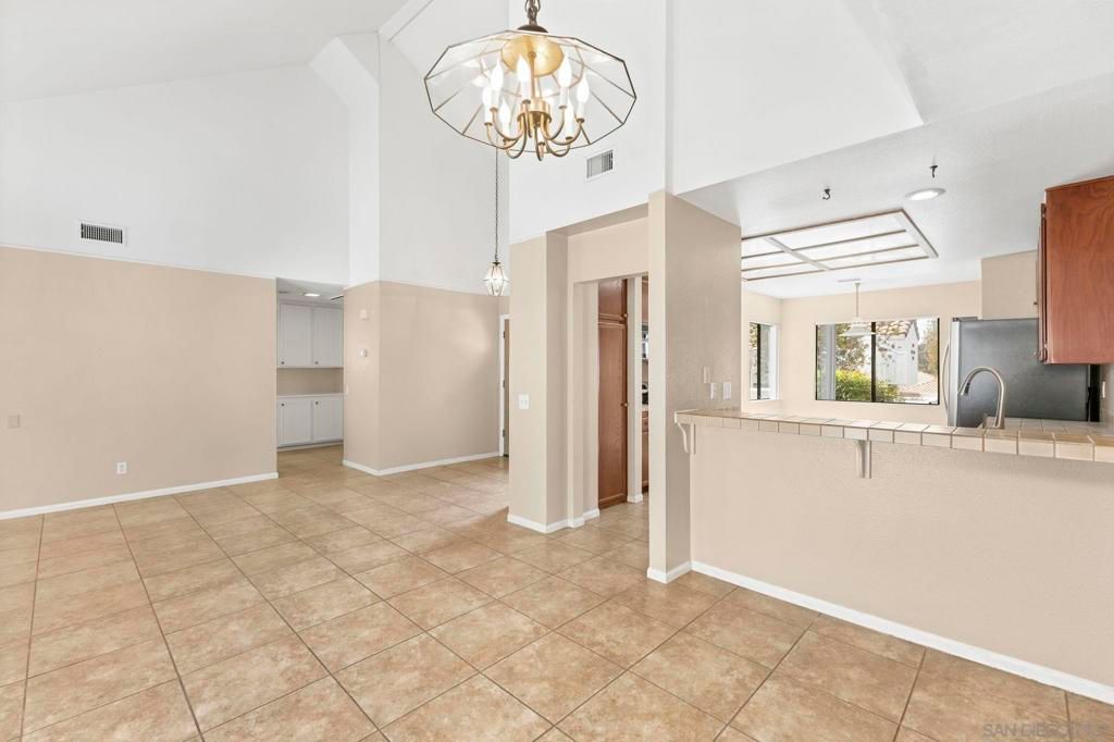 Image 35 of property listing at 4576 Villas Drive, Bonita, CA 91902