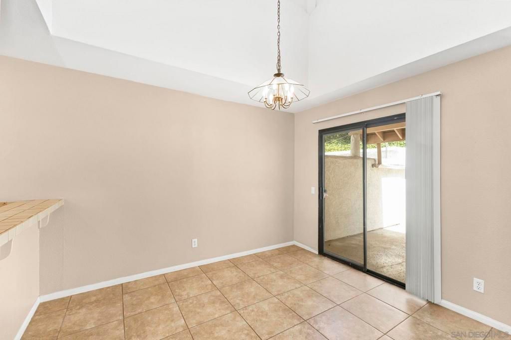 Image 4 of property listing at 4576 Villas Drive, Bonita, CA 91902