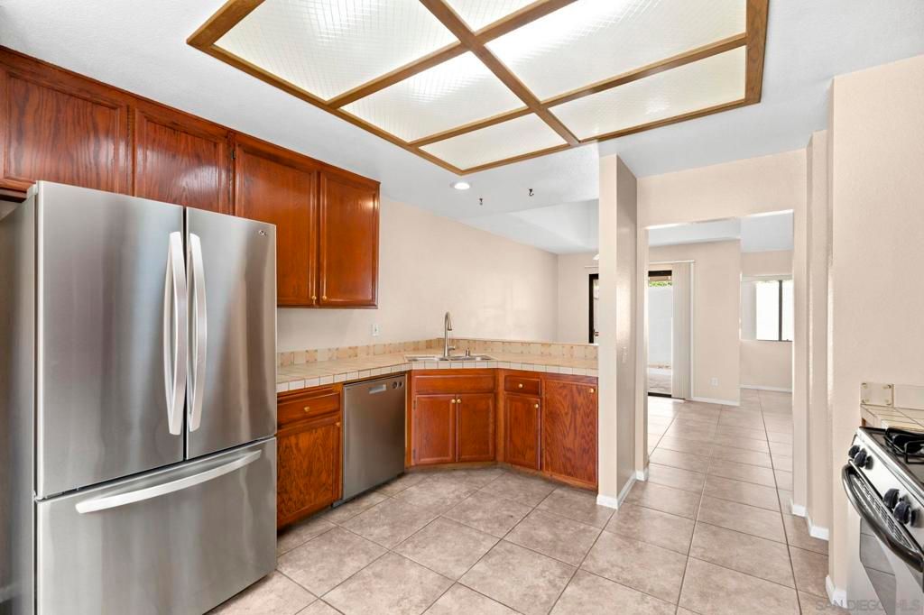 Image 8 of property listing at 4576 Villas Drive, Bonita, CA 91902