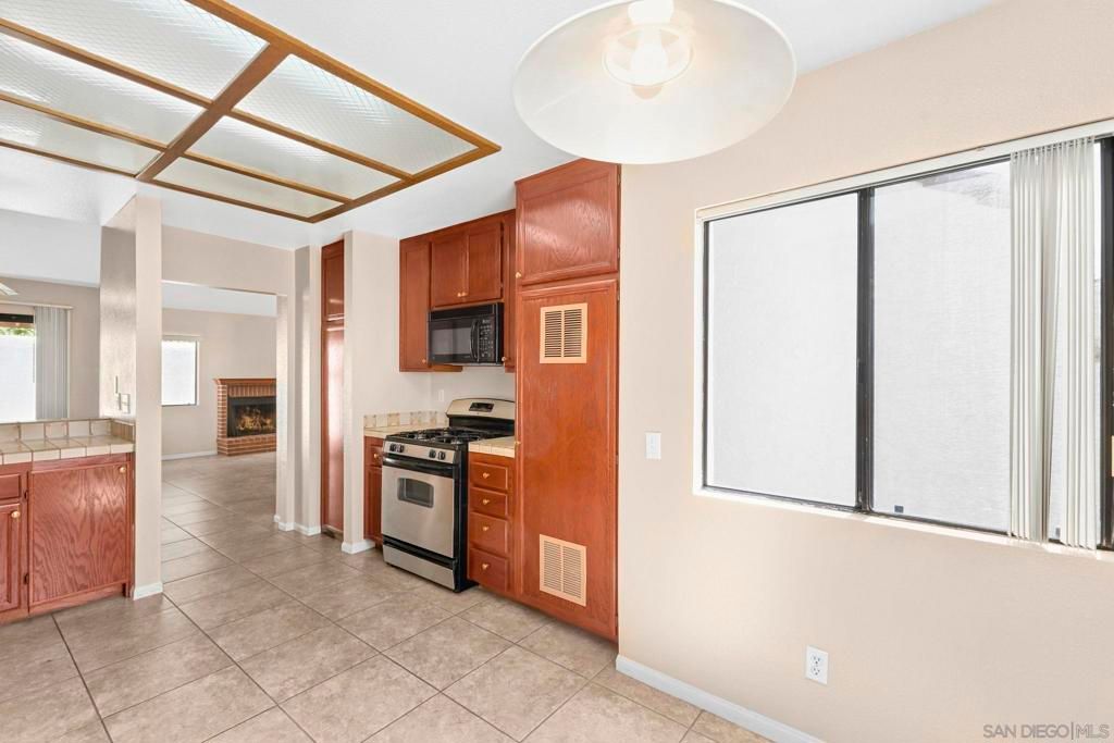 Image 9 of property listing at 4576 Villas Drive, Bonita, CA 91902