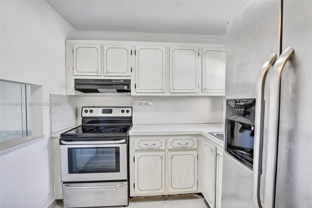 8951 Sunrise Lakes Blvd 105, Sunrise, FL 33322