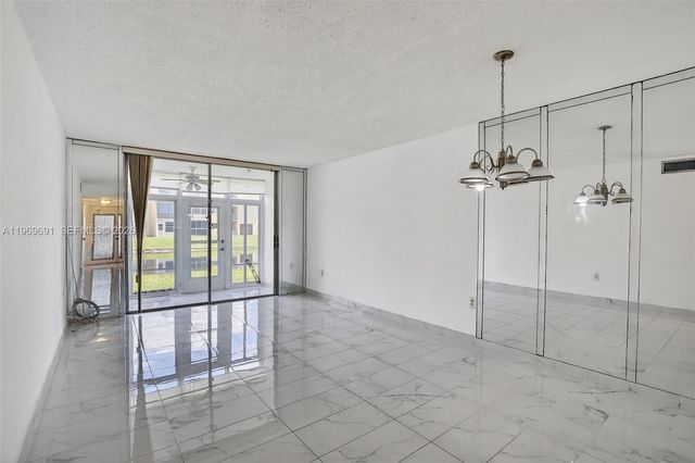 8951 Sunrise Lakes Blvd 105, Sunrise, FL 33322