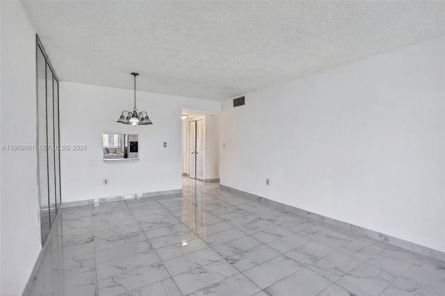 8951 Sunrise Lakes Blvd 105, Sunrise, FL 33322