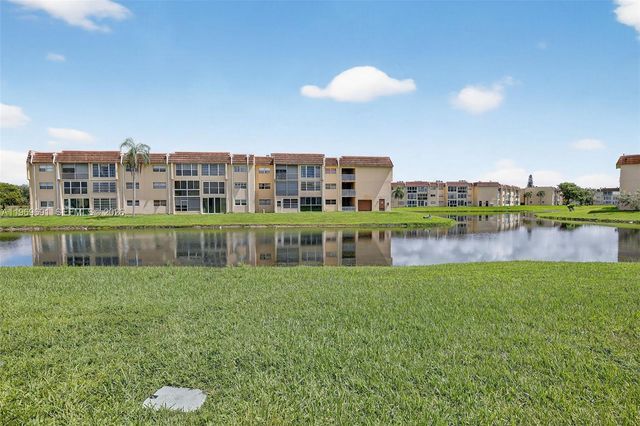 8951 Sunrise Lakes Blvd 105, Sunrise, FL 33322