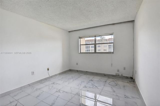 8951 Sunrise Lakes Blvd 105, Sunrise, FL 33322