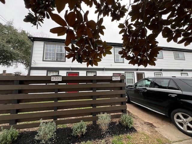4301 La Branch Street B, Houston, TX 77004