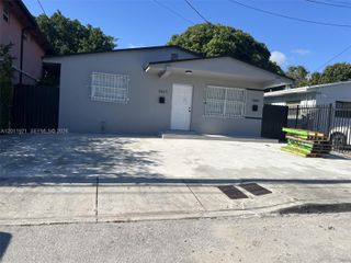 1067 NW 24th St 1067, Miami, FL 33127