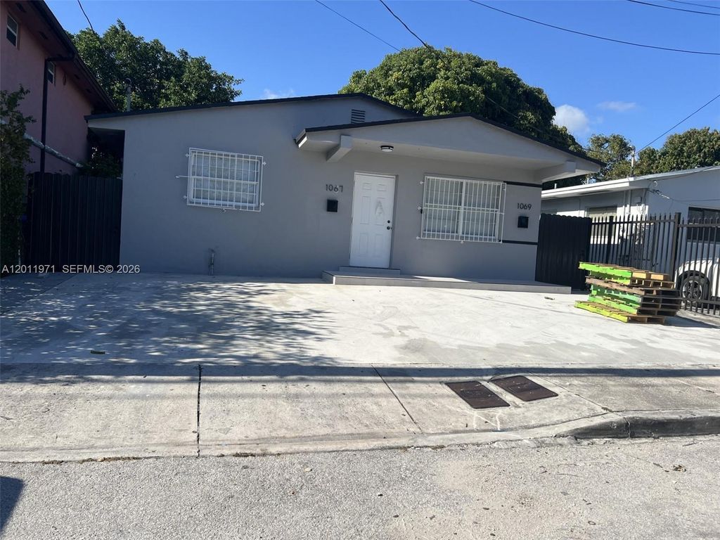 1067 NW 24th St 1067, Miami, FL 33127