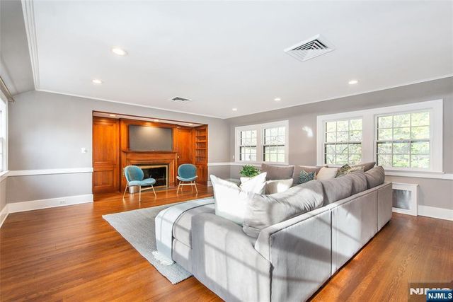 158 Mountain Avenue, Montclair, NJ 07042