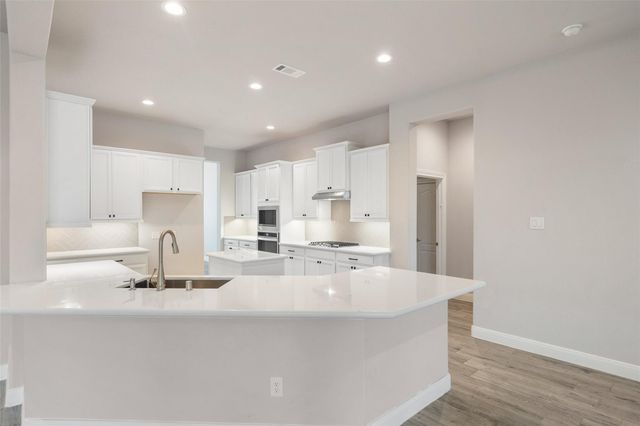 1524 N Blue Bonnet Lane, Angleton, TX 77515