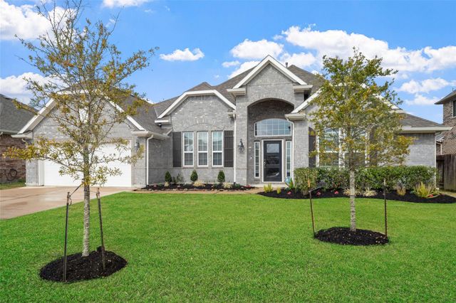 1524 N Blue Bonnet Lane, Angleton, TX 77515