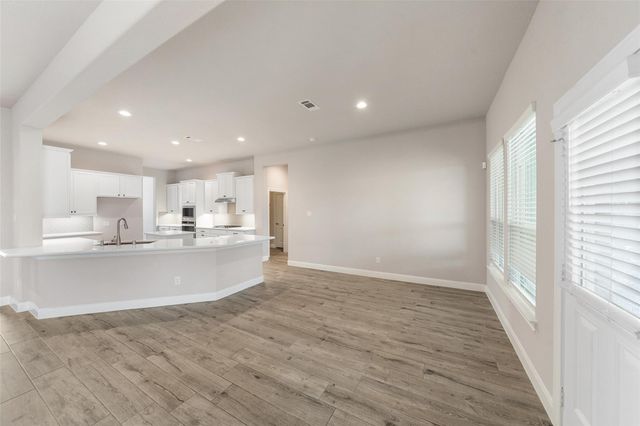 1524 N Blue Bonnet Lane, Angleton, TX 77515