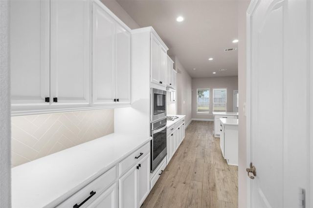 1524 N Blue Bonnet Lane, Angleton, TX 77515