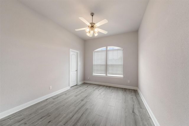 1524 N Blue Bonnet Lane, Angleton, TX 77515