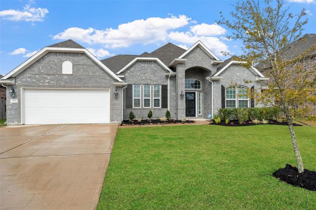 1524 N Blue Bonnet Lane, Angleton, TX 77515