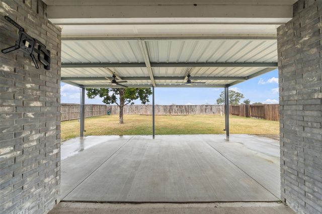 1524 N Blue Bonnet Lane, Angleton, TX 77515