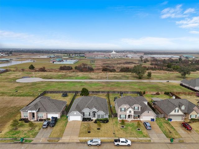 1524 N Blue Bonnet Lane, Angleton, TX 77515