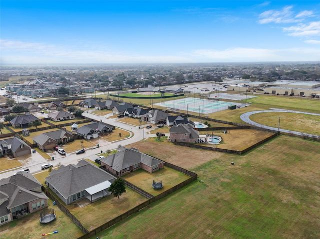 1524 N Blue Bonnet Lane, Angleton, TX 77515