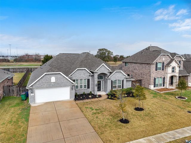 1524 N Blue Bonnet Lane, Angleton, TX 77515