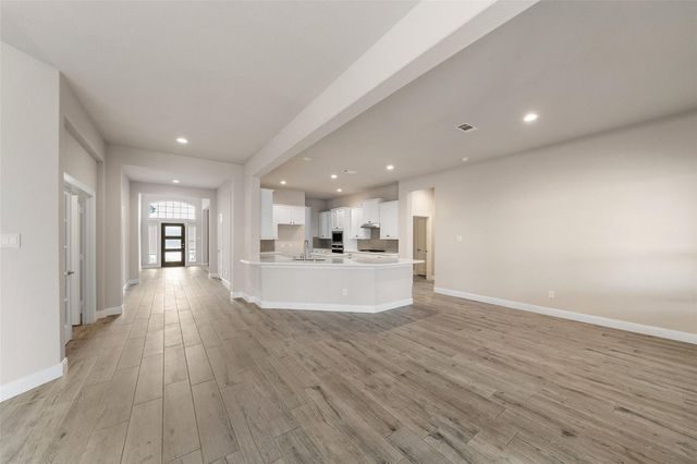 1524 N Blue Bonnet Lane, Angleton, TX 77515