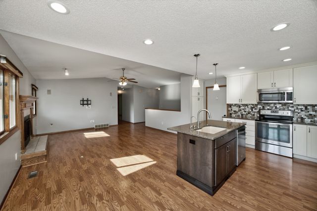 965 4th Street, Waukee, IA 50263