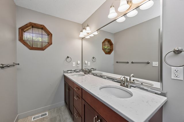 965 4th Street, Waukee, IA 50263