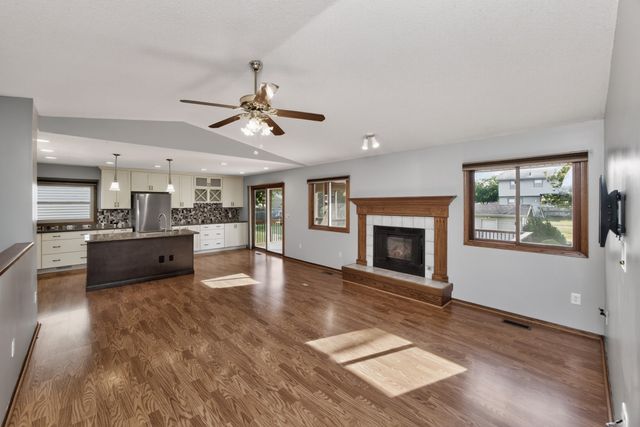 965 4th Street, Waukee, IA 50263