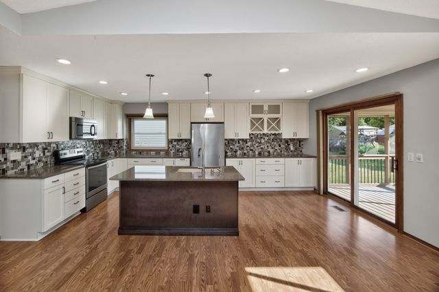 965 4th Street, Waukee, IA 50263